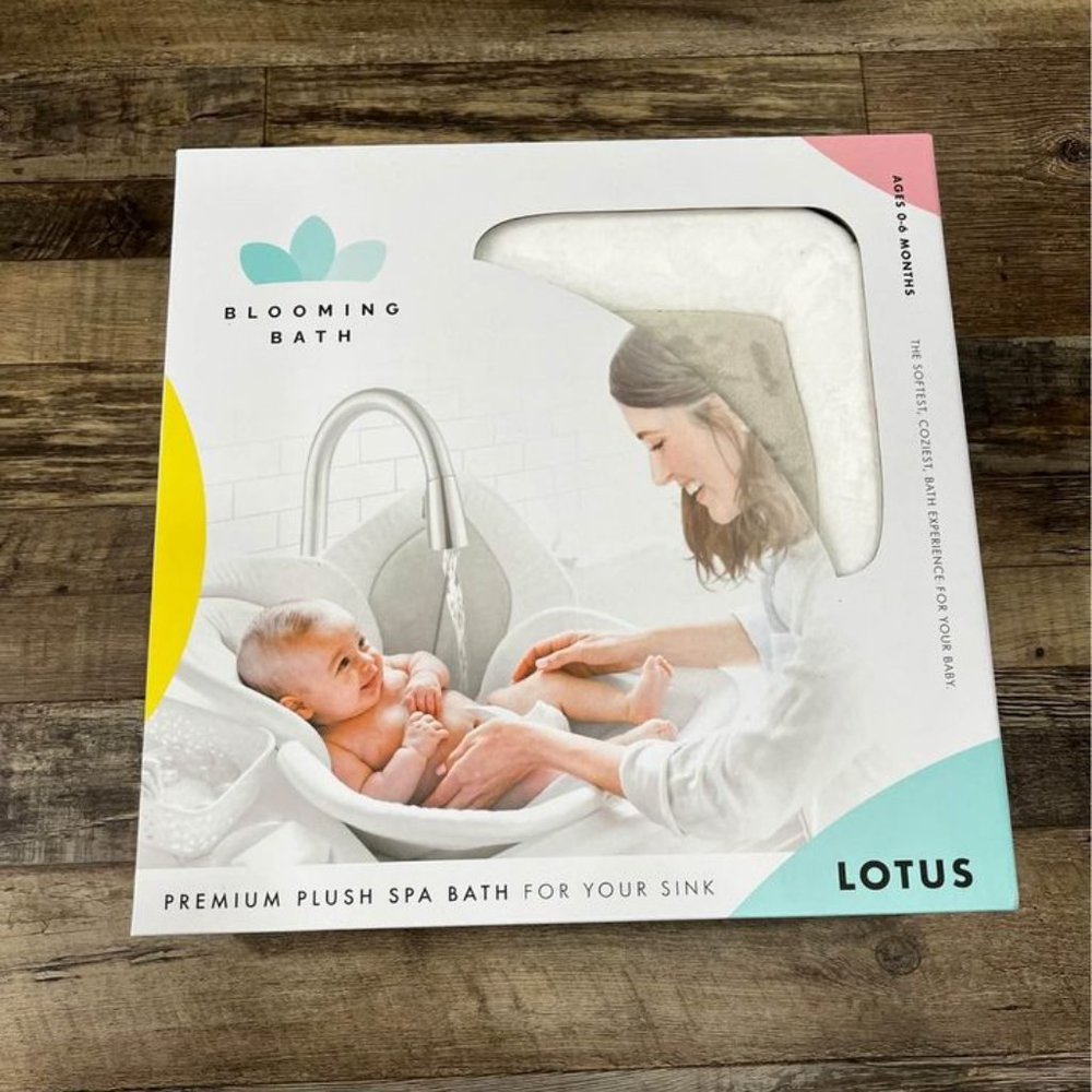 Blooming flower baby bath